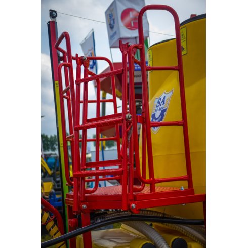 Прицепной штанговый опрыскиватель Зубр GrandMaster 3024 (Bravo 180S + Matrix 570 GS)