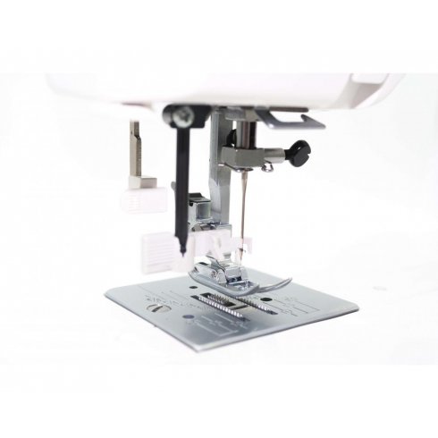 Машина швейная Legend by Janome  LE-35