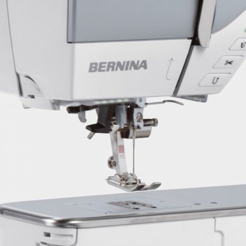 Швейно-вышивальная машина Bernina 720