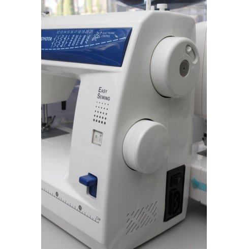 Швейная машина TOYOTA 21DES
