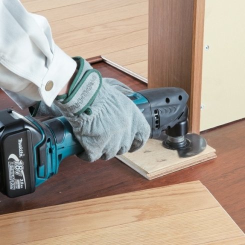 Аккумуляторный универсальный резак Makita BTM50RFE