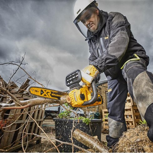 Пила DeWalt DCM565P1-QW