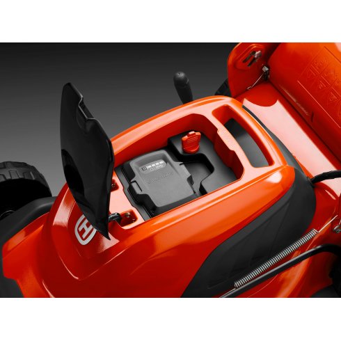 Газонокосилка аккумуляторная Husqvarna LC 141i KIT (+зарядное QC80, акб Bli20)