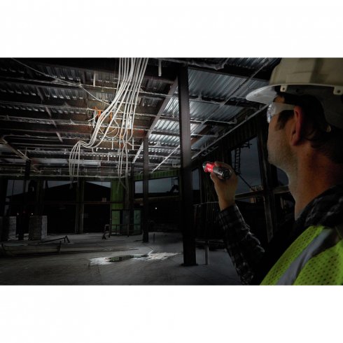 Светодиодный фонарь Milwaukee L4 PWL-201