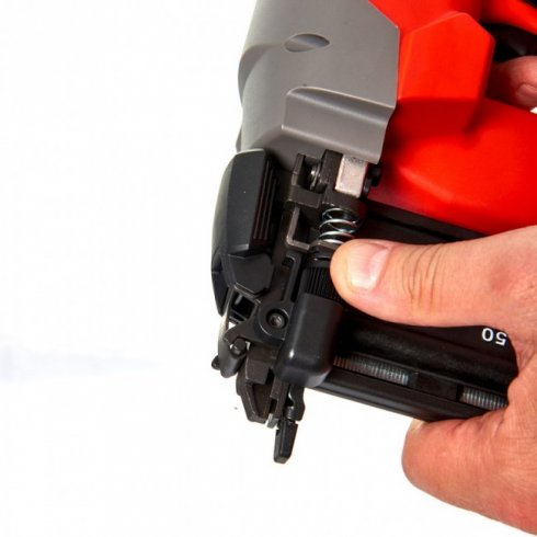 Гвоздезабивной пистолет Milwaukee M18 CN18GS-0X FUEL