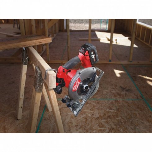 Циркулярная пила Milwaukee M18 CCS55-502X FUEL