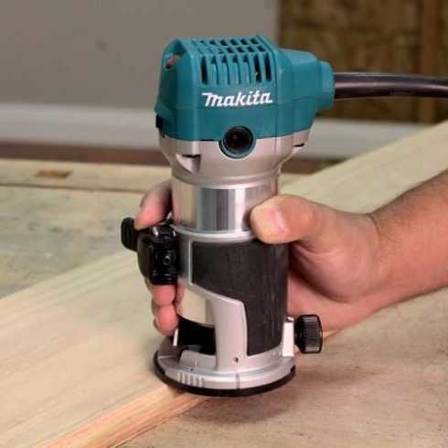 Фрезер Makita RT0700C
