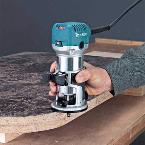 Фрезер Makita RT0700C