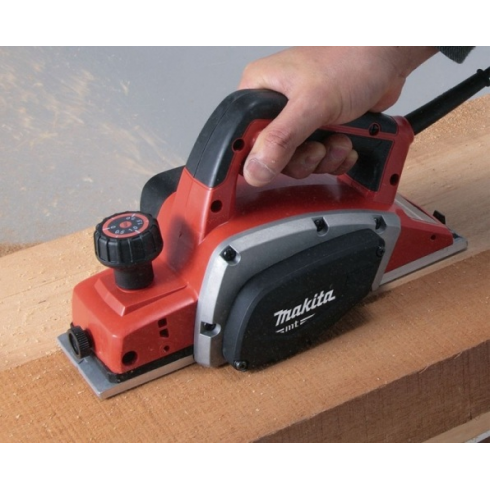Рубанок Makita MT M1902