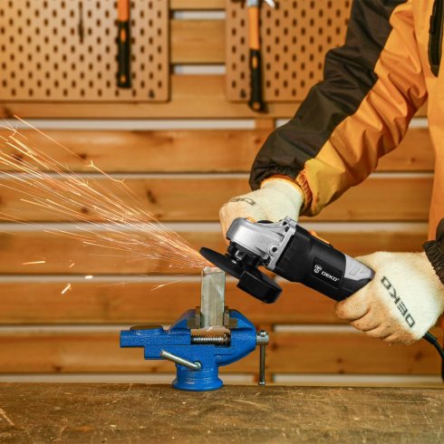 Угловая шлифмашина Deko DKAG700