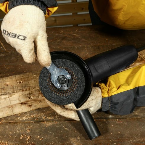 Угловая шлифмашина Deko DKAG700