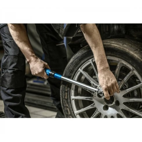 Ключ динамометрический Hoegert HT1W713