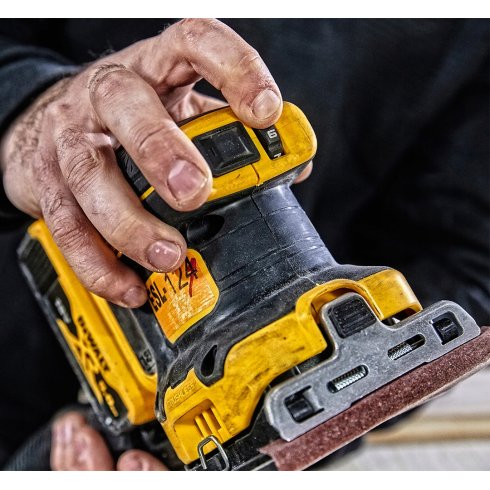 Виброшлифовальная машина DeWalt Solo CW200NT