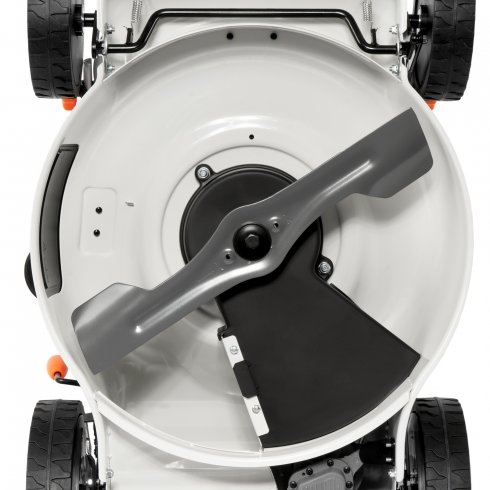 Газонокосилка Daewoo L 50SPB с прочной конструкцией и высокой маневренностью