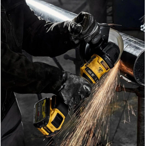 Угловая шлифмашина аккумуляторная DeWalt DCG440N