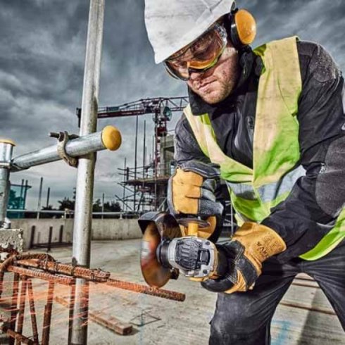 Угловая шлифмашина аккумуляторная DeWalt DCG405P2