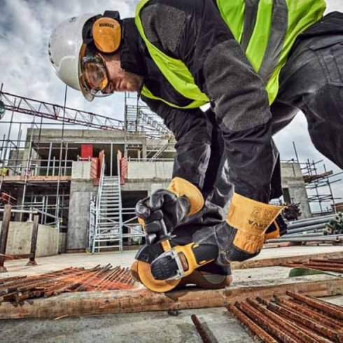 Угловая шлифмашина аккумуляторная DeWalt DCG405P2