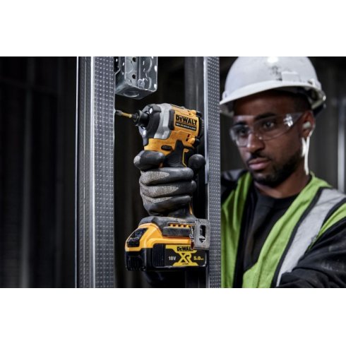 Шуруповерт аккумуляторный DeWalt DCF850P2T-QW