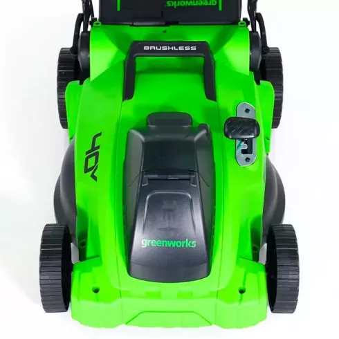 Газонокосилка GreenWorks GD40LM16X с эргономичной ручкой для удобного захвата