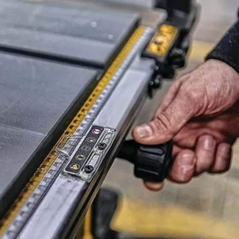 Распиловочный станок DeWalt DWE7492-A9