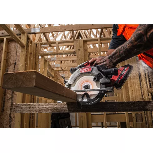 Циркулярная пила Milwaukee M18 FCS552-302X FUEL