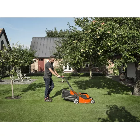 Газонокосилка аккумуляторная Husqvarna LC 247Li