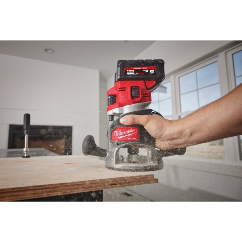 Аккумуляторный фрезер Milwaukee M18 FR12-0X