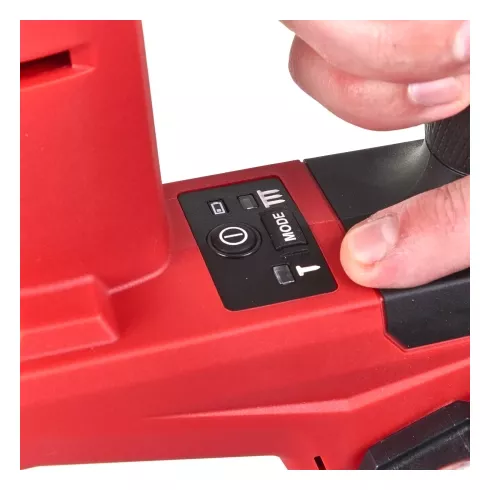 Аккумуляторный гвоздезабиватель Milwaukee M18 FN18GS-0X