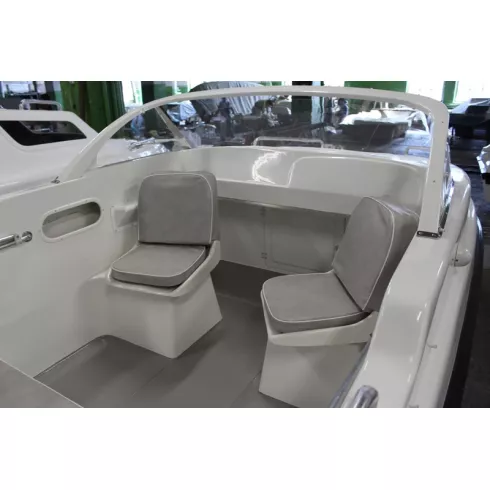 Стеклопластиковый катер Wyatboat Neman 500P