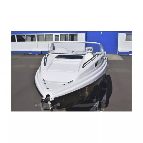 Стеклопластиковый катер Wyatboat Неман 550 с каютой
