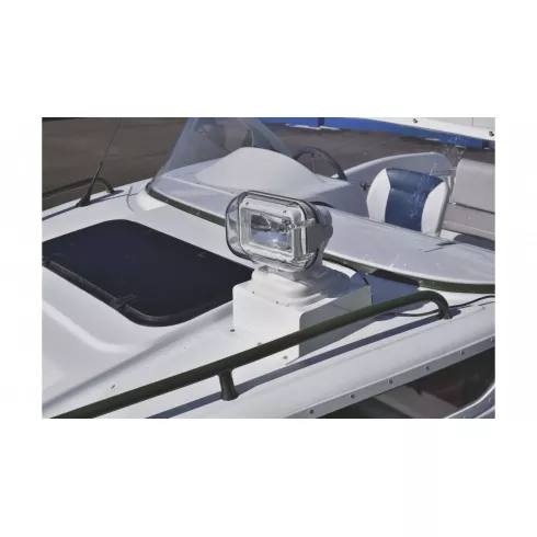 Стеклопластиковый катер Wyatboat Неман 550 с каютой