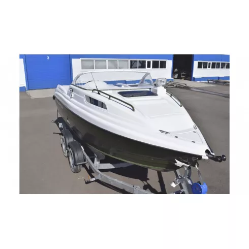 Стеклопластиковый катер Wyatboat Неман 550 с каютой