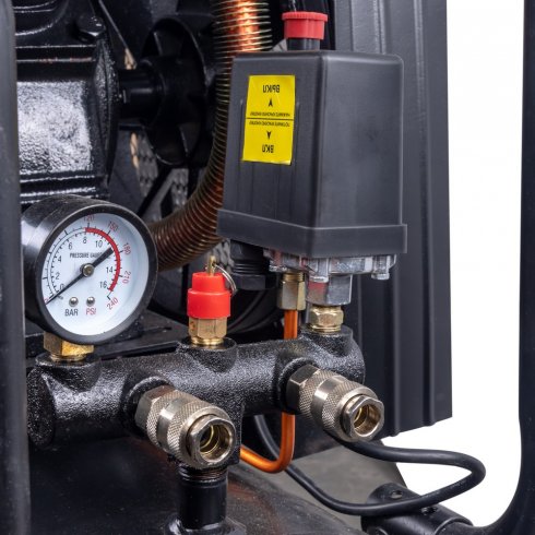 Компрессор масляный ременной FoxWeld AEROMAX 550/100