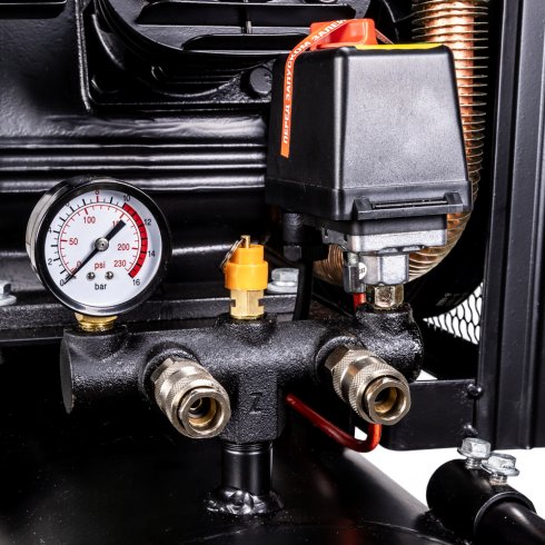 Компрессор масляный ременной FoxWeld AEROMAX 700/150