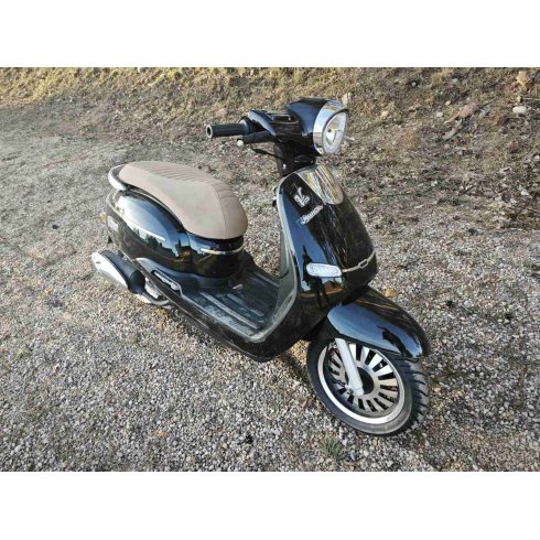 Скутер Минск Vesna V125 (черный)