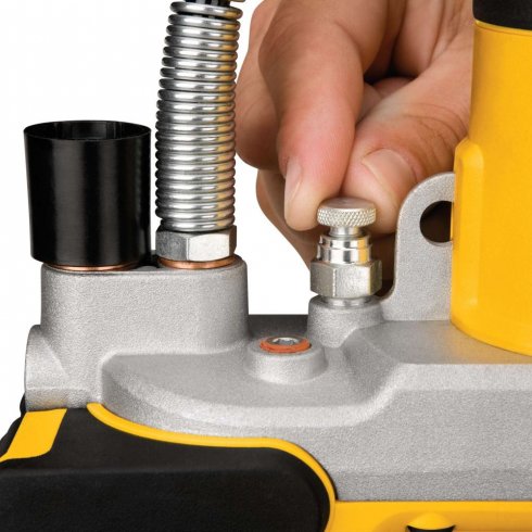 Аккумуляторный смазочный шприц-пистолет DeWALT DCGG571M1