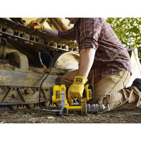 Аккумуляторный смазочный шприц-пистолет DeWALT DCGG571M1