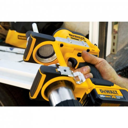 Аккумуляторный смазочный шприц-пистолет DeWALT DCGG571M1