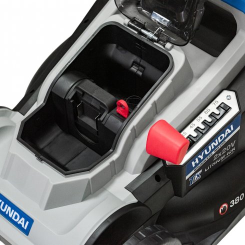Газонокосилка аккумуляторная Hyundai L-438iON SET