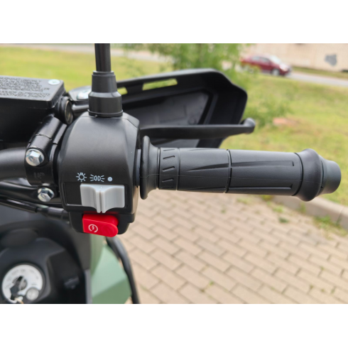Скутер SPRMOTORS Tank Restyling T8-50E (белый)