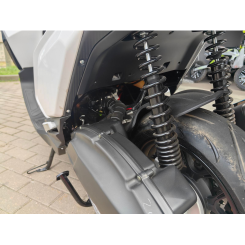 Максискутер SPRMOTORS TRAVEL MAX 180 EFI (белый)