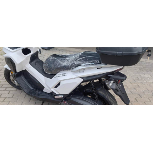 Максискутер SPRMOTORS TRAVEL MAX 180 EFI (белый)