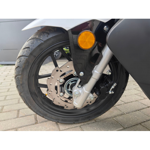 Максискутер SPRMOTORS TRAVEL MAX 180 EFI (белый)