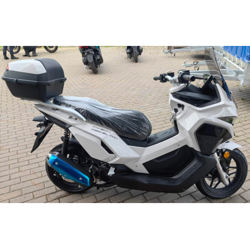 Максискутер SPRMOTORS TRAVEL MAX 180 EFI (белый)