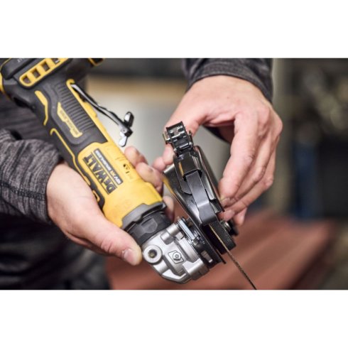 Угловая шлифмашина DeWalt DCG404N