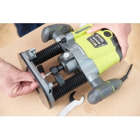 Фрезер вертикальный Ryobi RRT1600-K (5133002421)