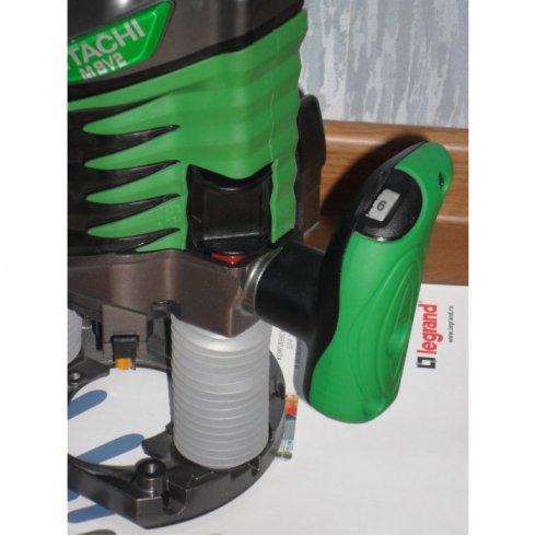 Фрезер вертикальный Hitachi M8V2