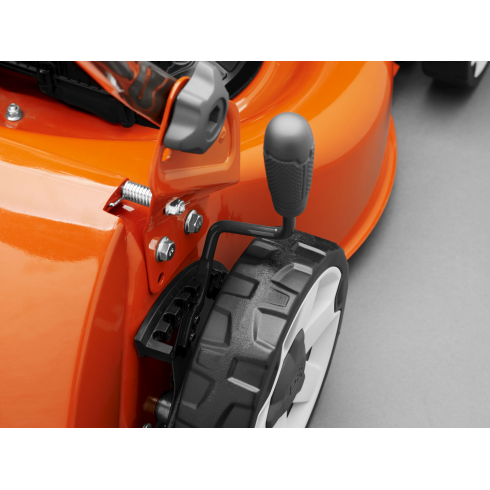 Газонокосилка бензиновая Husqvarna LC 140